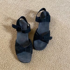 Rockport black sandals 37)